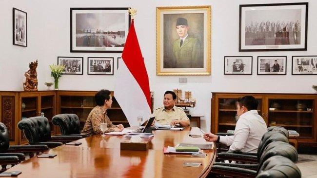 Prabowo-Subianto-didampingi-Teddy-Indra-Wijaya-menerima-Menteri-Kesehatan-Budi-Gunadi-Sadikin.jpg